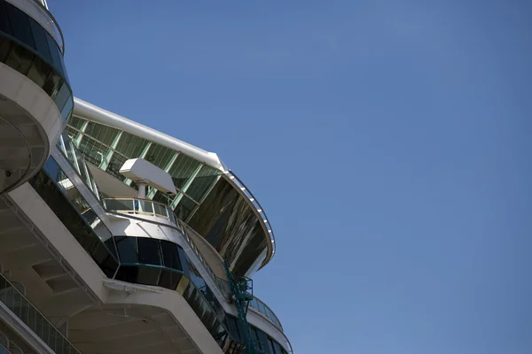 Detalhe do navio sob o céu azul — Fotografia de Stock