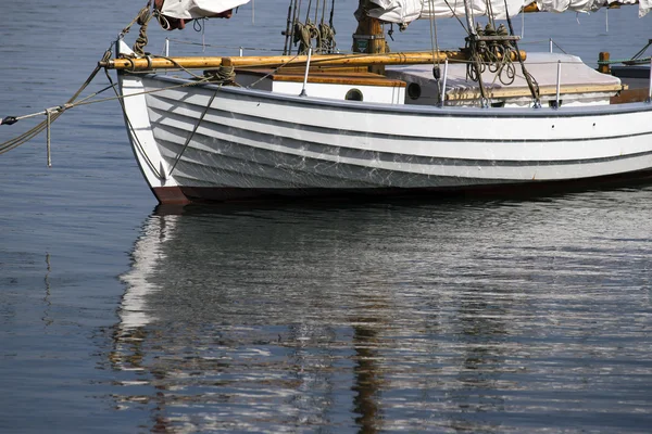 Primo piano barca a vela in legno — Foto Stock