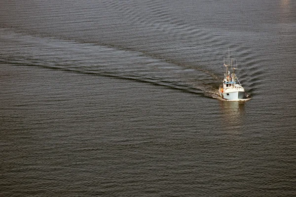 Motorboten op zee — Stockfoto