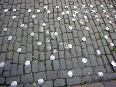 Garip Arnavut kaldırımlı yol