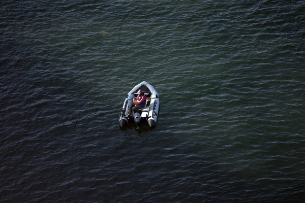 Pesca a partir de um barco — Fotografia de Stock