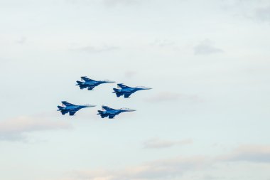 12 Haziran. Rus Şövalyeler Russkie Vityazi uçuş grubunu 12 Haziran 2014 'te kutluyorlar. Grup SU-27 uçuyor..