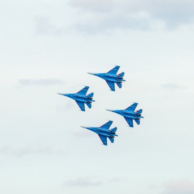 12 Haziran. Rus Şövalyeler Russkie Vityazi uçuş grubunu 12 Haziran 2014 'te kutluyorlar. Grup SU-27 uçuyor..