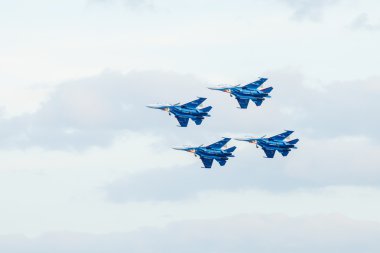 12 Haziran. Rus Şövalyeler Russkie Vityazi uçuş grubunu 12 Haziran 2014 'te kutluyorlar. Grup SU-27 uçuyor..