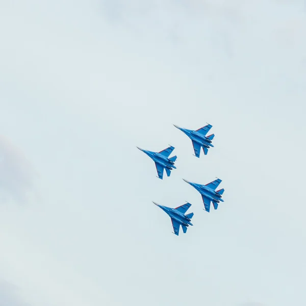 6月12日 2014年6月12日に飛行グループロシア騎士ロシアVityaziを祝う 飛行中のグループSu — ストック写真