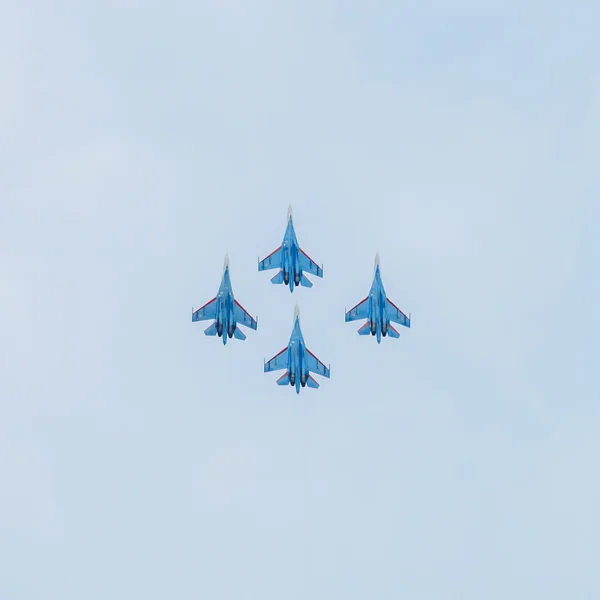 2014 일에는 러시아 기사단 야지를 기념하기도 비행중 — 스톡 사진