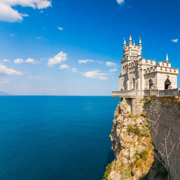 Il ben noto castello Nido di rondine vicino a Yalta — Foto Stock