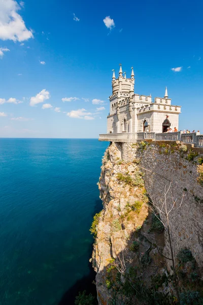 Het bekende kasteel Swallow's Nest in de buurt van Yalta — Stockfoto