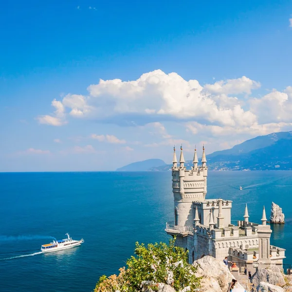 Dobrze znany zamek Swallow's Nest w pobliżu Yalta — Zdjęcie stockowe