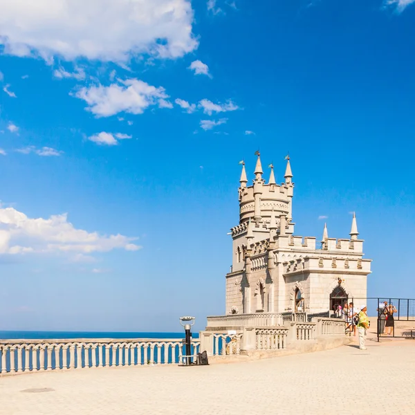 El conocido castillo Nido de golondrina cerca de Yalta —  Fotos de Stock