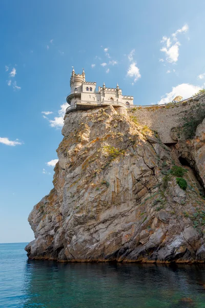 Istana terkenal Swallow 's Nest dekat Yalta — Stok Foto