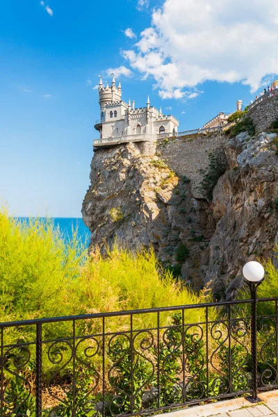 Il ben noto castello Nido di rondine vicino a Yalta — Foto Stock