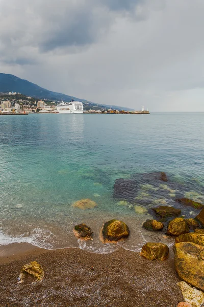 Yalta, ukraine - 22. april msc lirica in yalta — Stockfoto