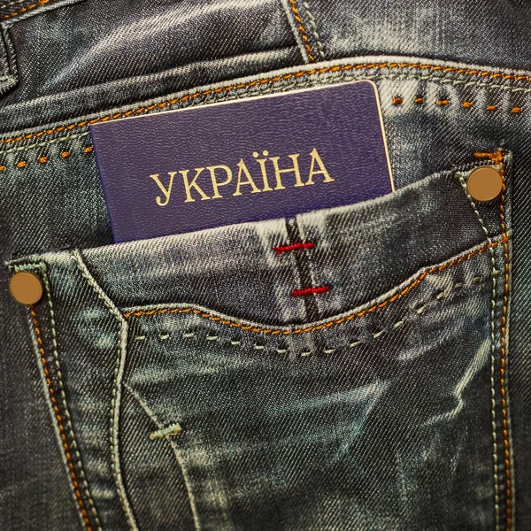 Ukrainska pass i jeans ficka — Stockfoto