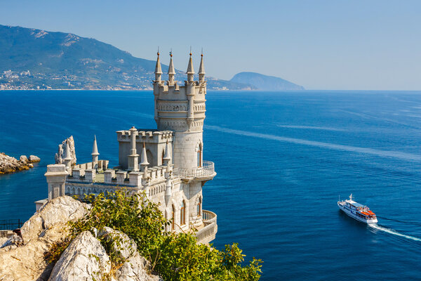 The well-known castle Swallow 's Nest near Yalta
.