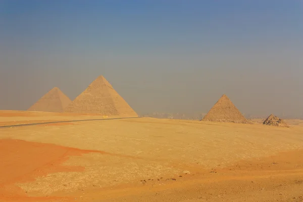 Celkový pohled na pyramidy v Gíze v Káhiře. Egypt — Stock fotografie