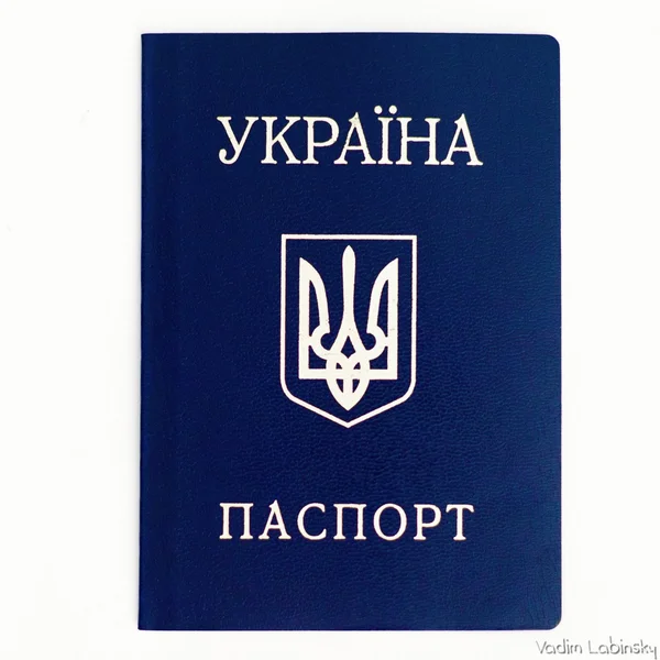 Passeport ukrainien sur fond blanc — Photo