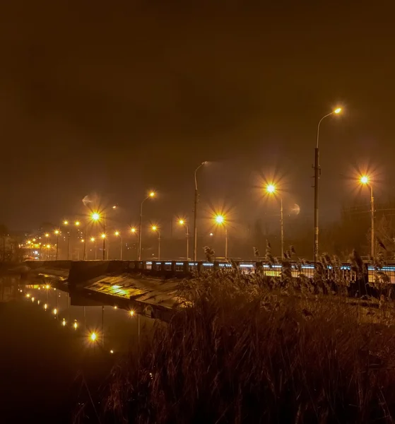 Kväll vid floden Kalmius. Donetsk. Ukraina bw — Stockfoto