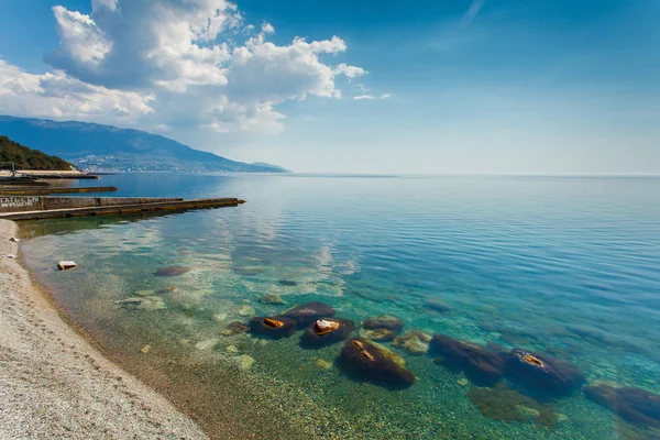 クリミア半島の海岸の朝の美しい海の風景 — ストック写真