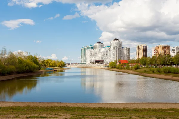 Vårdag på floden Kuban. Krasnodar. Ryssland Royaltyfria Stockbilder