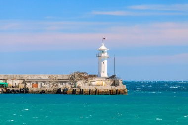 Yalta yılında deniz feneri bir görüntü. Bağlantı noktası. Crimea. 