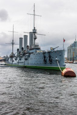 Şehir st. Petersburg'daki Cruiser avrora. Rusya
