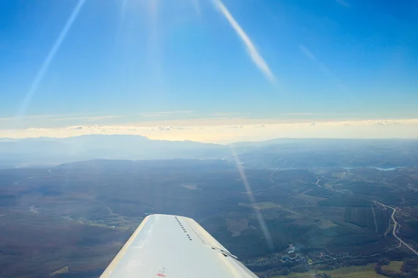 Bela vista da aeronave para as nuvens — Fotografia de Stock