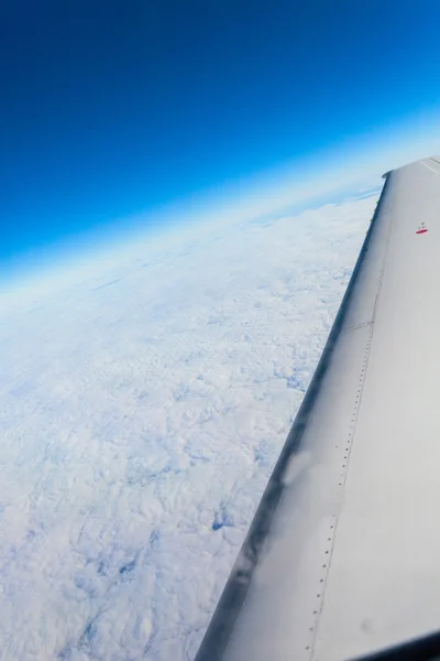 Belle vue de l'avion aux nuages — Photo