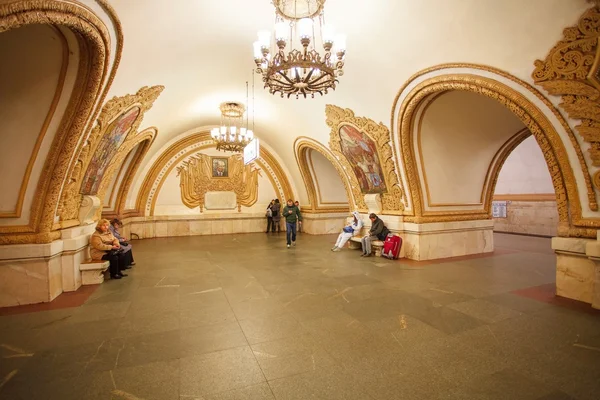 Moskova - 16 Kasım. Metro istasyonu Kievskaya