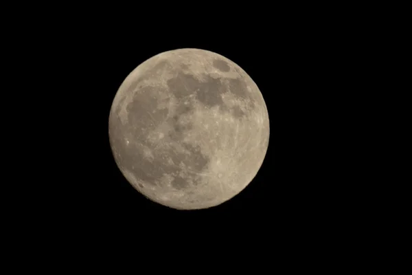 Luna llena en el fondo negro. primer plano —  Fotos de Stock