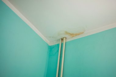 eski terk edilmiş binada, iç