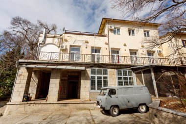 eski terk edilmiş binada, iç