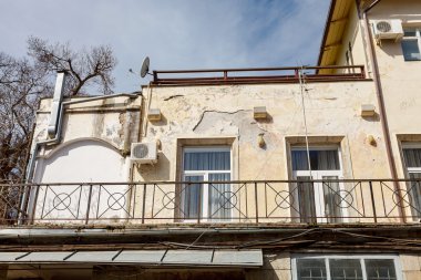 eski terk edilmiş binada, iç