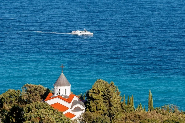 Όμορφες καλοκαιρινές τοπίου - εκκλησίας Φωτογραφία Αρχείου