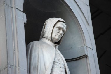 Piazzale degli Uffizi 'deki açık hava heykeli, Floransa, Toskana, İtalya.
