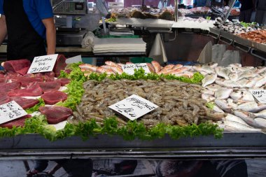 Venedik, İtalya ve Avrupa 'daki Rialto balık pazarı.