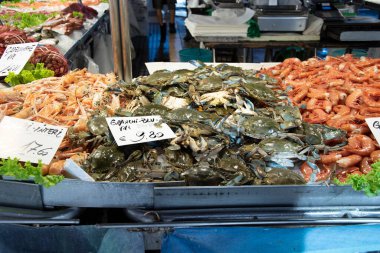 Venedik, İtalya ve Avrupa 'daki Rialto balık pazarı.