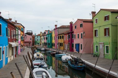 Burano adası, rengarenk evler, Venedik lagünü, İtalya, Avrupa