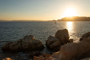 La Maddalena Takımadası, güzel kıyı şeridi, La Maddalena Takımadası Ulusal Parkı, Sardunya, İtalya