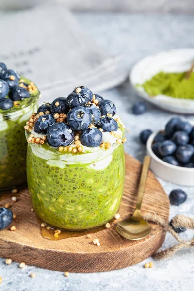 Aveia Matcha Chia Durante Noite São Cobertos Com Iogurte Mirtilos — Fotografia de Stock