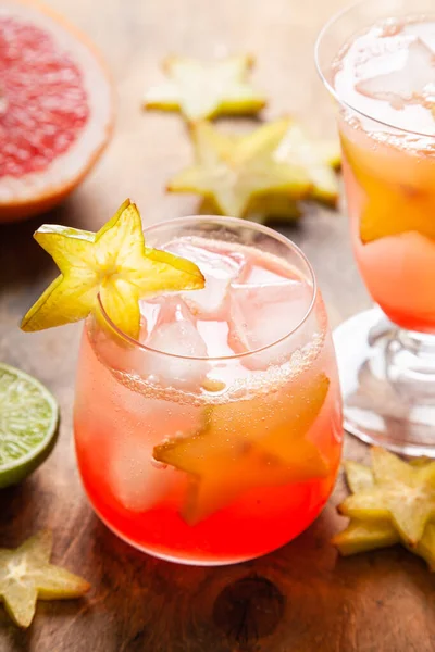 Alkoholcocktail Mit Karambola Grapefruit Und Limette Sommergetränk — Stockfoto
