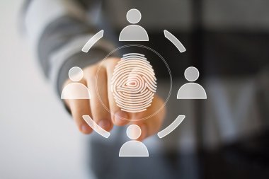 Modern teknoloji parmak izi ile kapı aynası yazdırma basarak işadamı