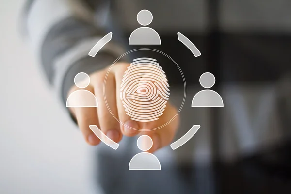 Modern teknoloji parmak izi ile kapı aynası yazdırma basarak işadamı