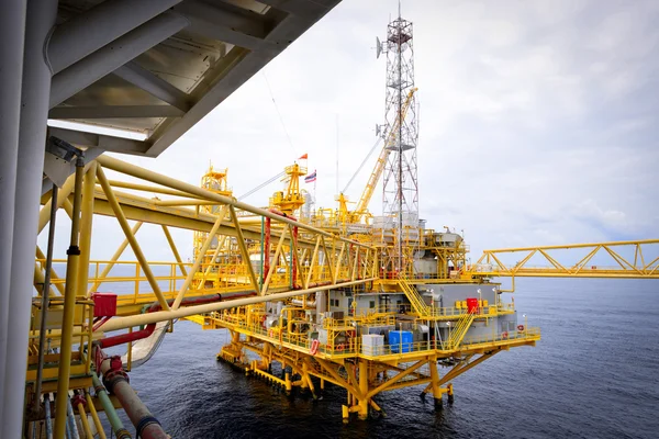 Offshore rig-olieplatform op zee — Stockfoto