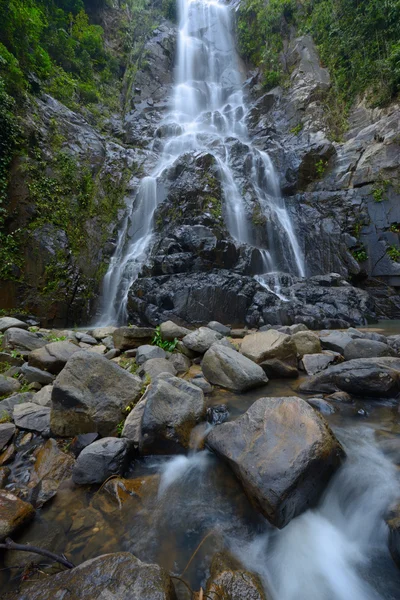 Sunanta Waterfall está em Nakhon si thammarat, Tailândia — Fotografia de Stock