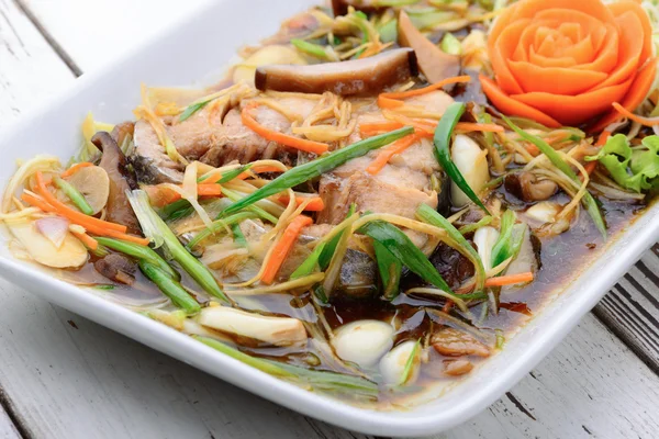 Soya soslu balık buğulama, Tayland yemeği. — Stok fotoğraf