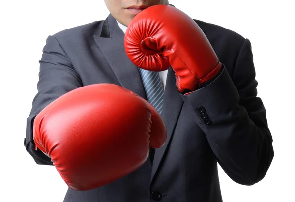 Бизнесмен с боксерским перчаточным пуншем к цели, бизнес концепция — стоковое фото