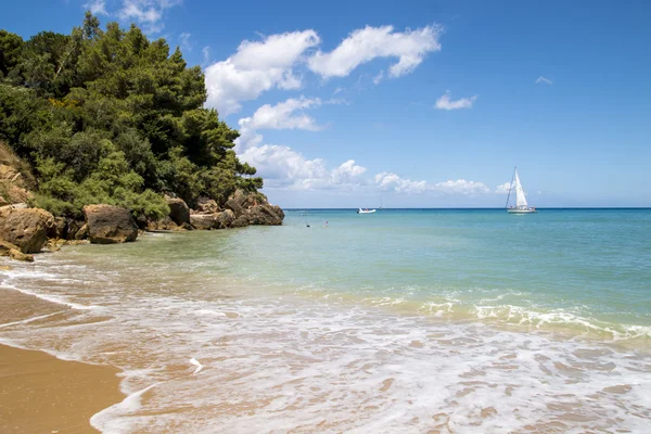 Yacht in the sea — Stock Photo, Image