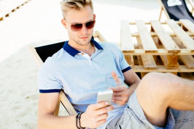  adam telefon ile rahatlatıcı 