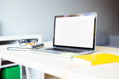 Ev Ofis Masası üstünde laptop